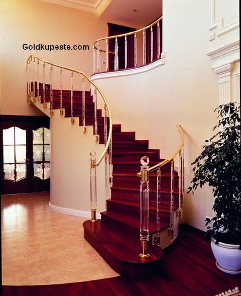 Şeffaf Pleksi Merdiven Korkuluğu - Gold Detaylı, Villa Girişi | Şeffaf Korkuluk